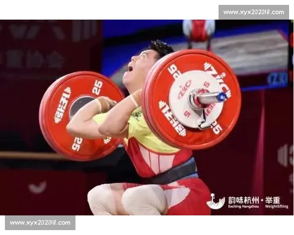 巅峰力量对决：全球顶尖举重运动员比赛精彩瞬间揭秘